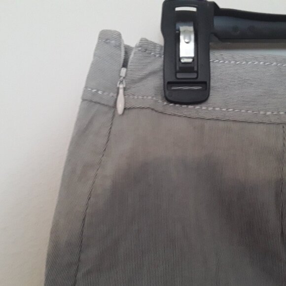 Express ladies size 2 gray/blue, white fine pinstripe.lined mini skirt - Picture 2 of 5